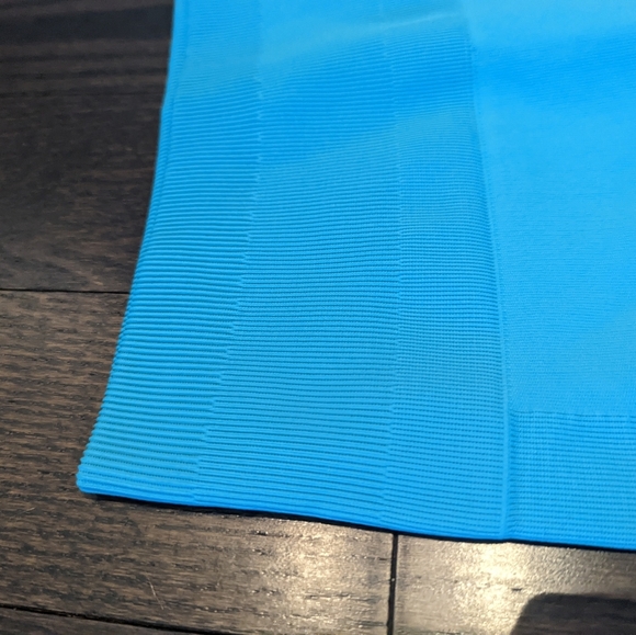 NWOT Lululemon Zone In Seamless Crop - Picture 6 of 10